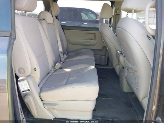 Kia Sedona Lx Image 9