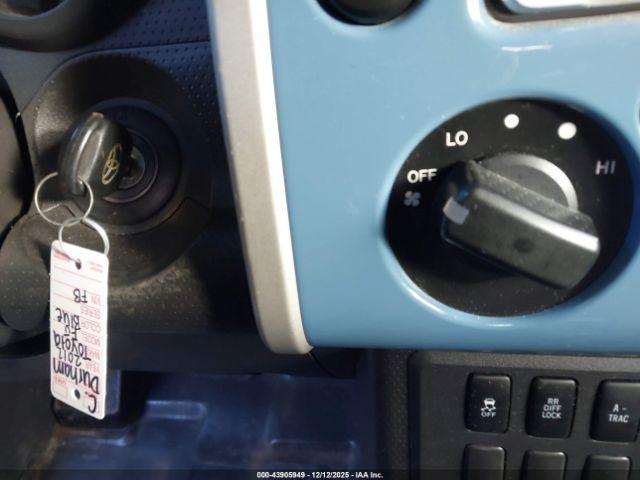 Toyota FJ Cruiser Image 10