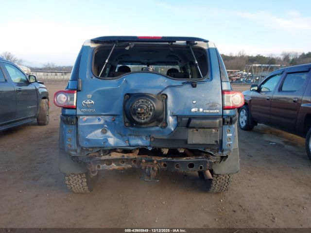 Toyota FJ Cruiser Image 14