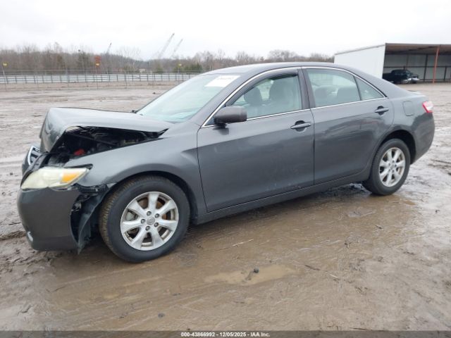 Toyota Camry Le Image 4