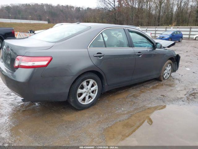 Toyota Camry Le Image 2