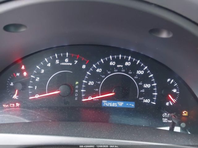 Toyota Camry Le Image 6