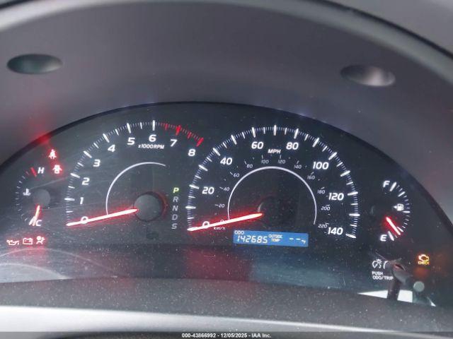 Toyota Camry Le Image 6