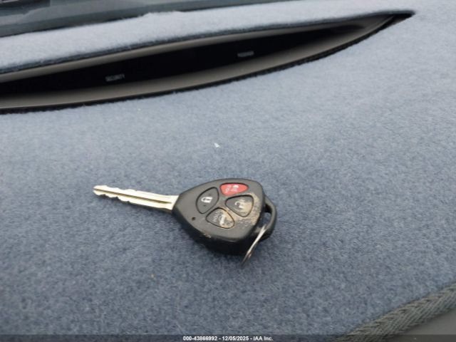 Toyota Camry Le Image 7