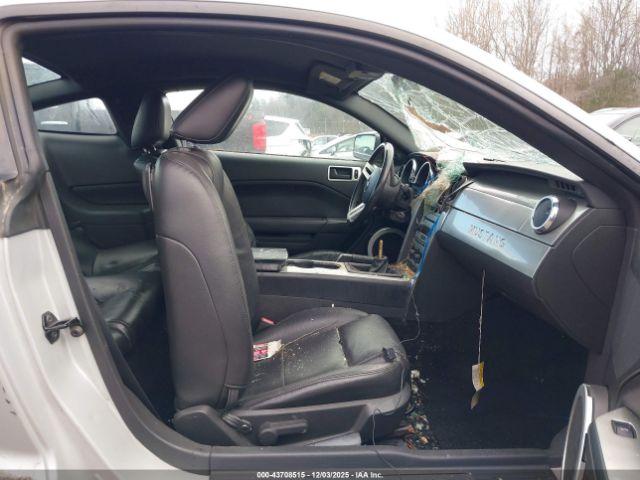 Ford Mustang Image 5