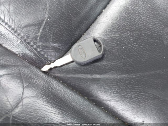 Ford Mustang Image 6