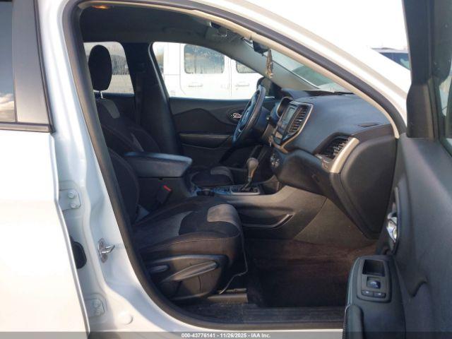 Jeep Cherokee Sport Fwd Image 3