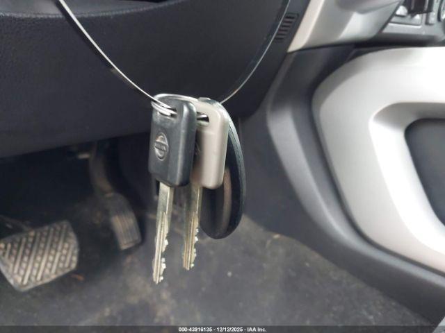 Nissan Titan Sv Gas Image 3