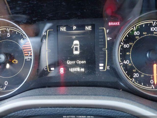 Jeep Cherokee Sport 4x4 Image 13