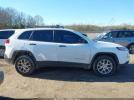 Jeep Cherokee Sport 4x4 Image 12