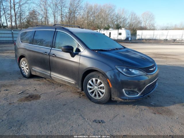 Chrysler Pacifica Touring-l Image 1