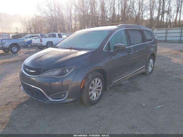 Chrysler Pacifica Touring-l Image 4