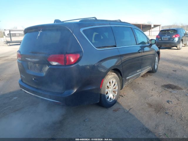 Chrysler Pacifica Touring-l Image 3