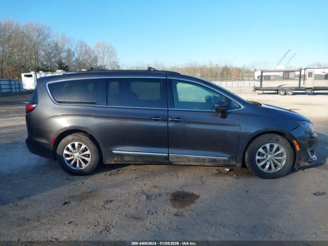Chrysler Pacifica Touring-l Image 15