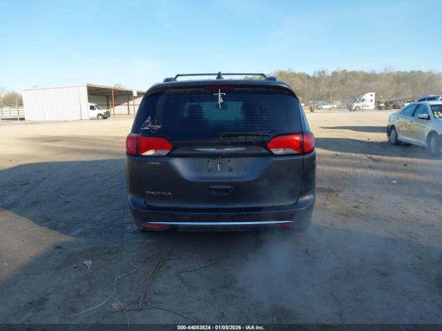 Chrysler Pacifica Touring-l Image 13