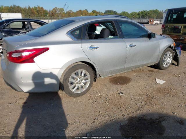 Nissan Altima Image 8