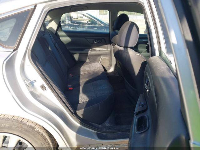 Nissan Altima Image 3