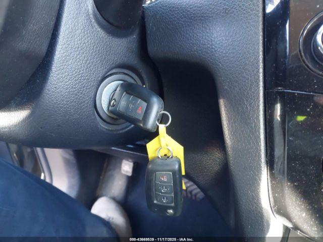 Nissan Rogue S Intelligent Awd Image 10