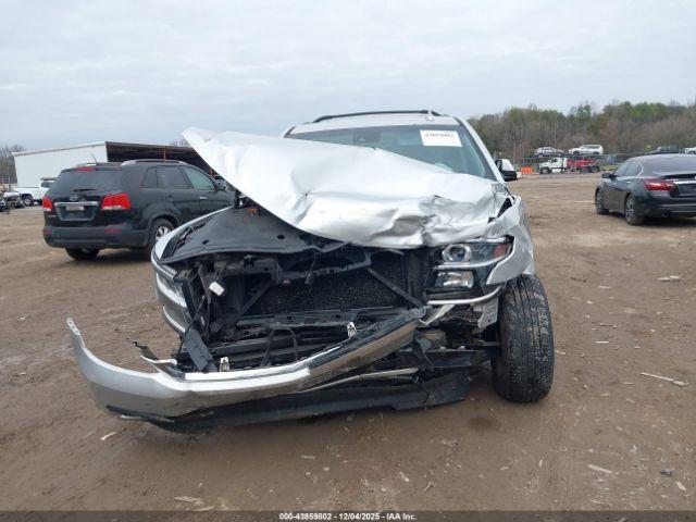 Chevrolet Suburban Lt Image 3