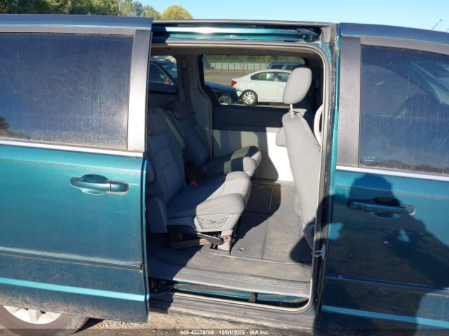 Chrysler Town & Country Lx Image 4