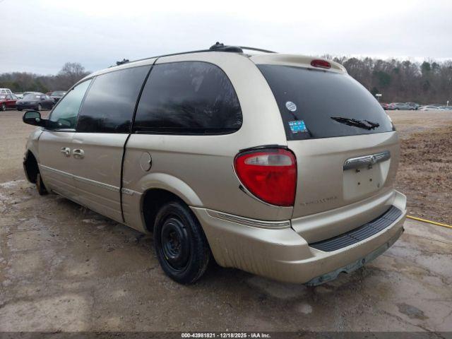 Chrysler Town & Country Touring Image 2