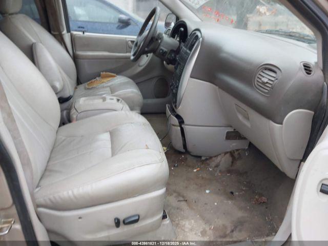 Chrysler Town & Country Touring Image 6