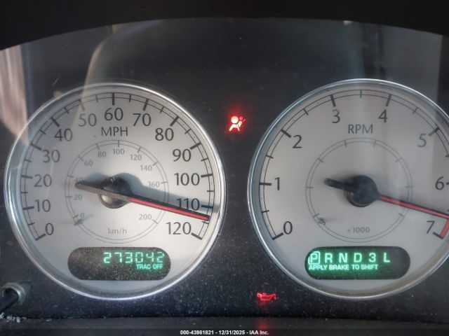 Chrysler Town & Country Touring Image 8