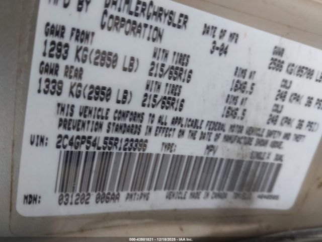 Chrysler Town & Country Touring Image 9