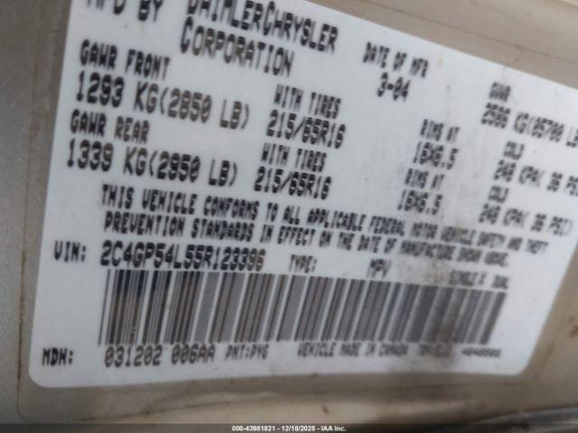 Chrysler Town & Country Touring Image 9