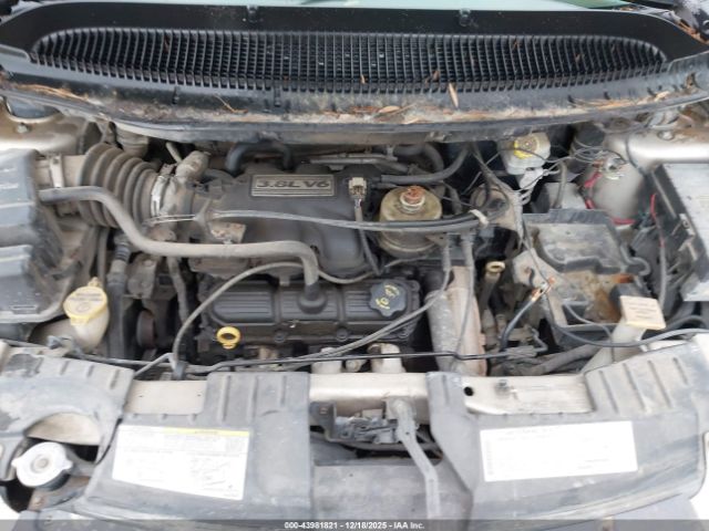 Chrysler Town & Country Touring Image 10