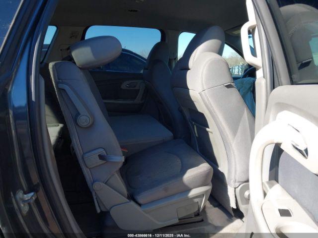 Chevrolet Traverse Ls Image 8