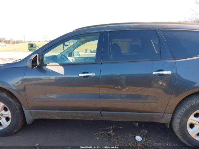 Chevrolet Traverse Ls Image 2