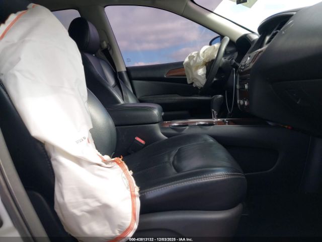 Nissan Pathfinder Platinum Image 2