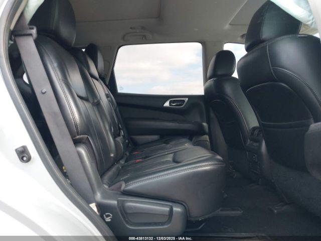 Nissan Pathfinder Platinum Image 5