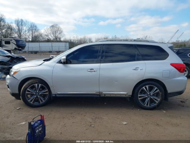 Nissan Pathfinder Platinum Image 16