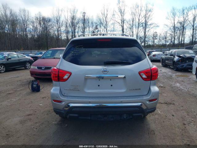 Nissan Pathfinder Platinum Image 8