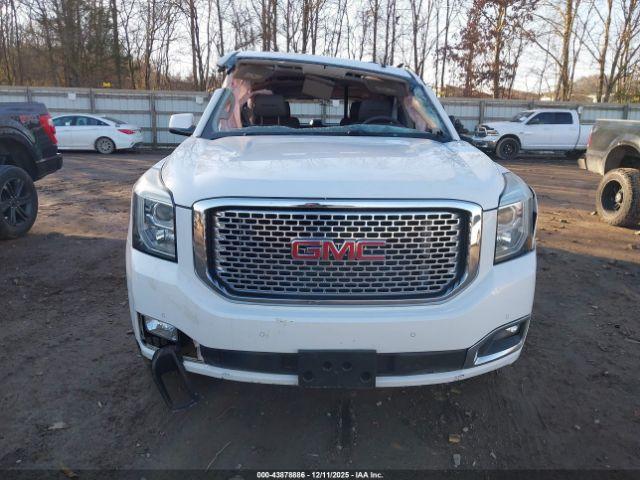 GMC Yukon Denali Image 10