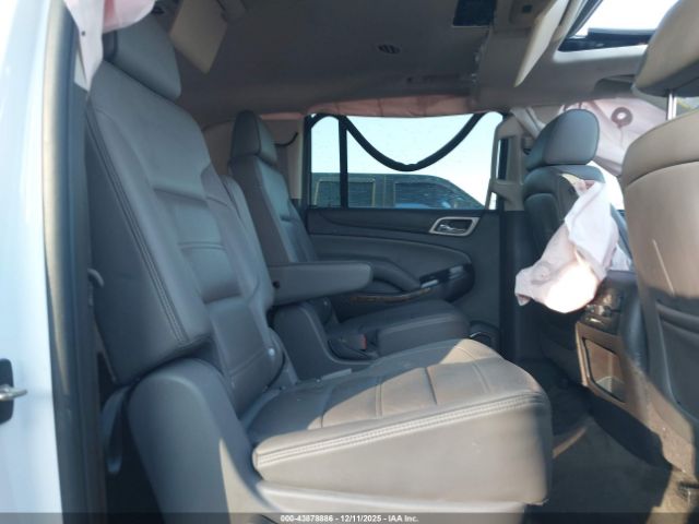 GMC Yukon Denali Image 9