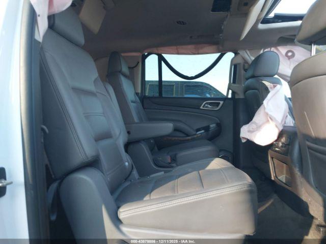 GMC Yukon Denali Image 9