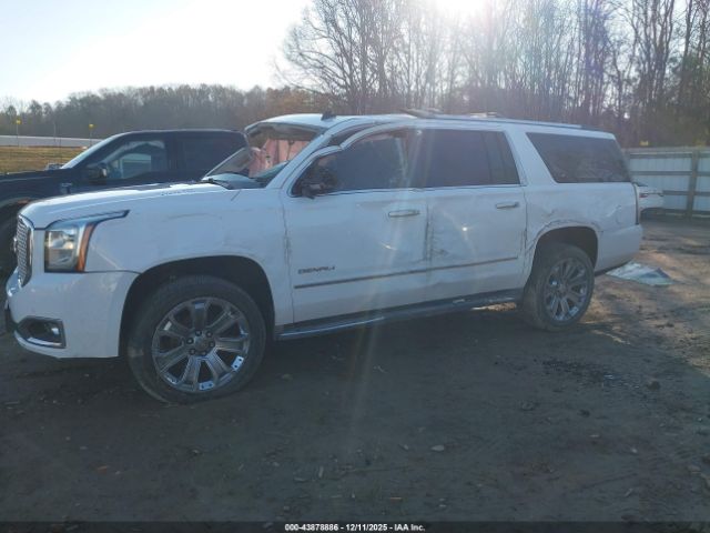 GMC Yukon Denali Image 2