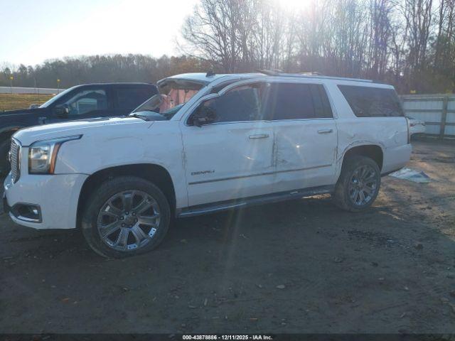 GMC Yukon Denali Image 2