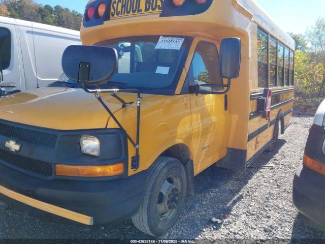 Chevrolet Express 4500 Image 3