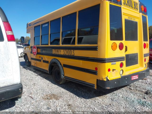 Chevrolet Express 4500 Image 4