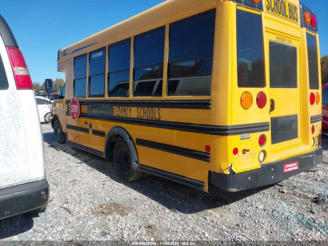 Chevrolet Express 4500 Image 4