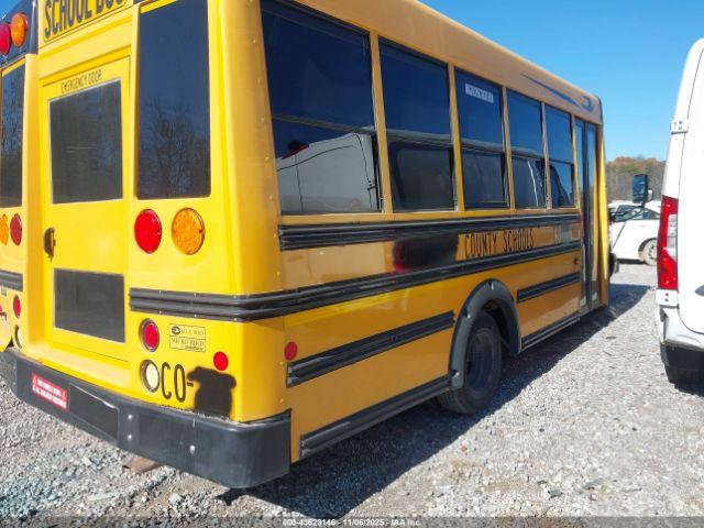 Chevrolet Express 4500 Image 7