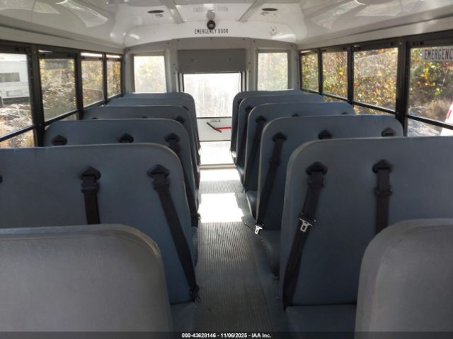 Chevrolet Express 4500 Image 5