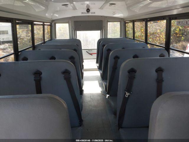 Chevrolet Express 4500 Image 5