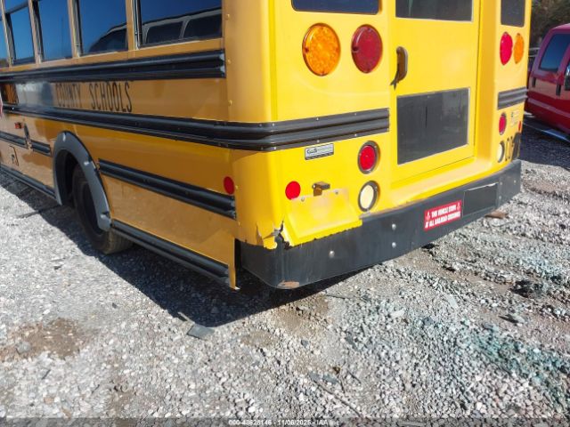 Chevrolet Express 4500 Image 10