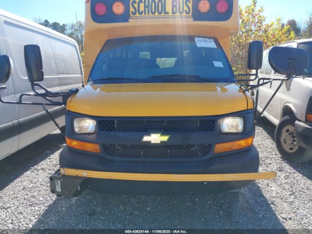 Chevrolet Express 4500 Image 15