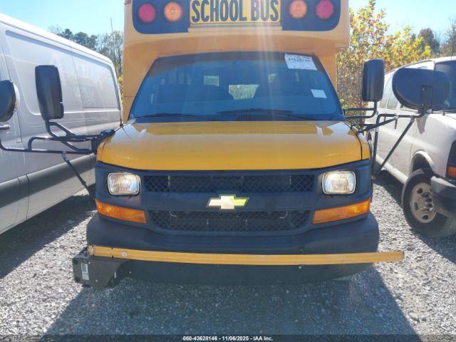 Chevrolet Express 4500 Image 15